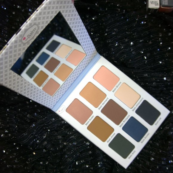 MEET MATT(e) ADOR eyeshadow palette, Net wt 0.756 oz / 21.6 g - Picture 1 of 4